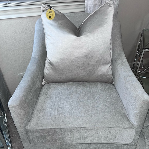 1-NWT CALLISTO HOME DECORATIVE PILLOW (Please read description for details) - Picture 13 of 17